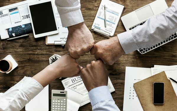 Jak oszczędzać z myślą o przyszłości? 5 praktycznych rad